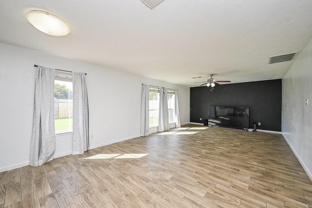 2534 Halstead Drive - Photo 15