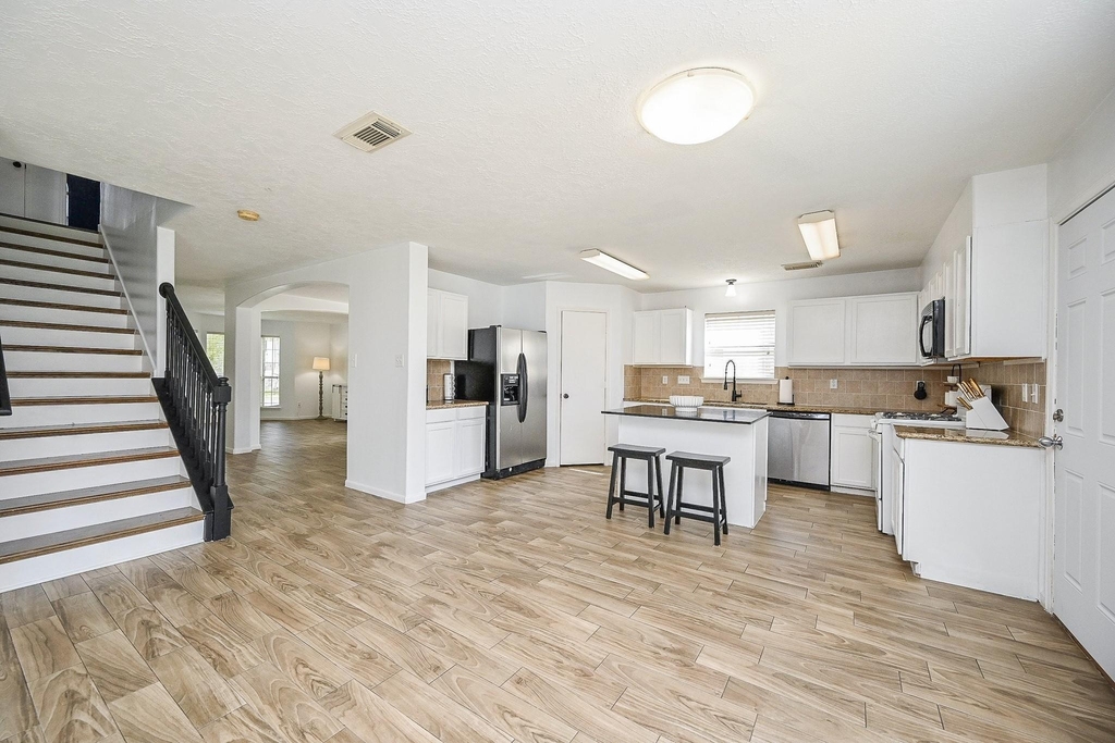 2534 Halstead Drive - Photo 16