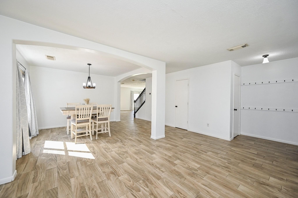 2534 Halstead Drive - Photo 9