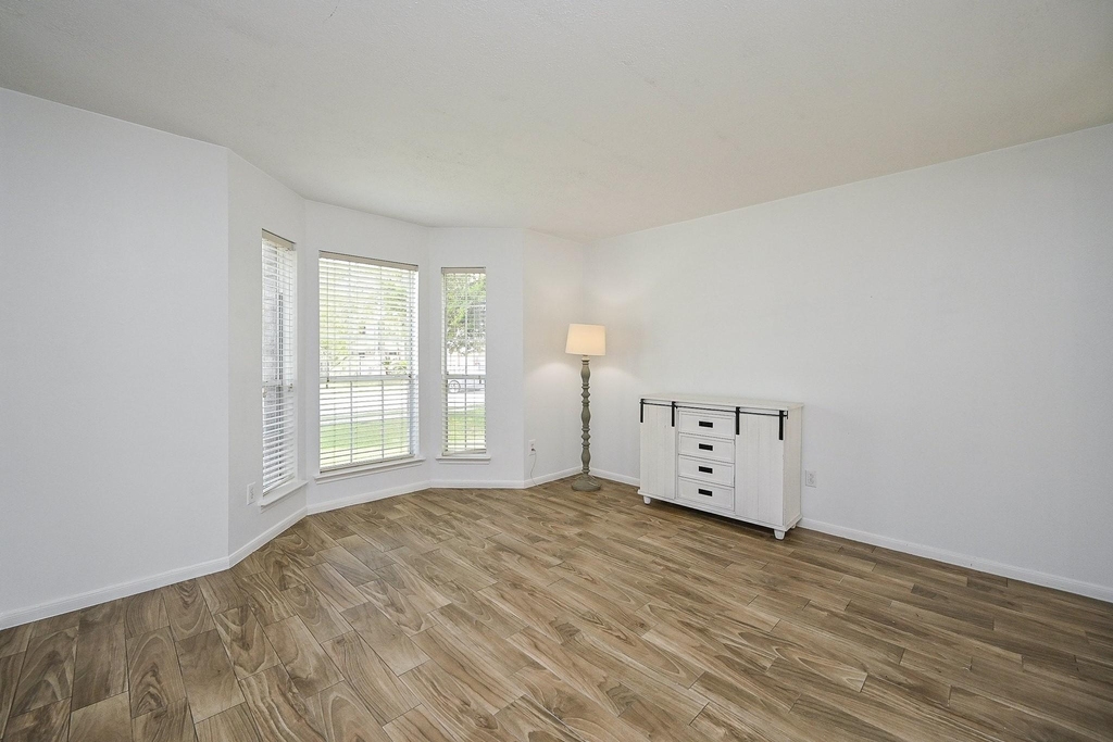 2534 Halstead Drive - Photo 8