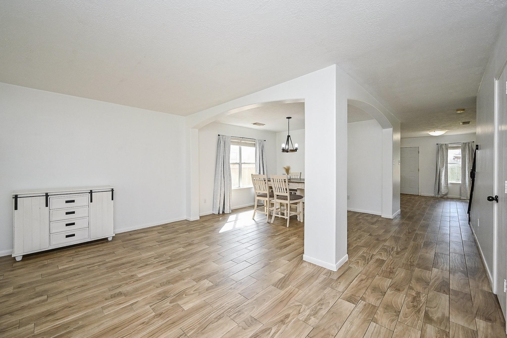 2534 Halstead Drive - Photo 7