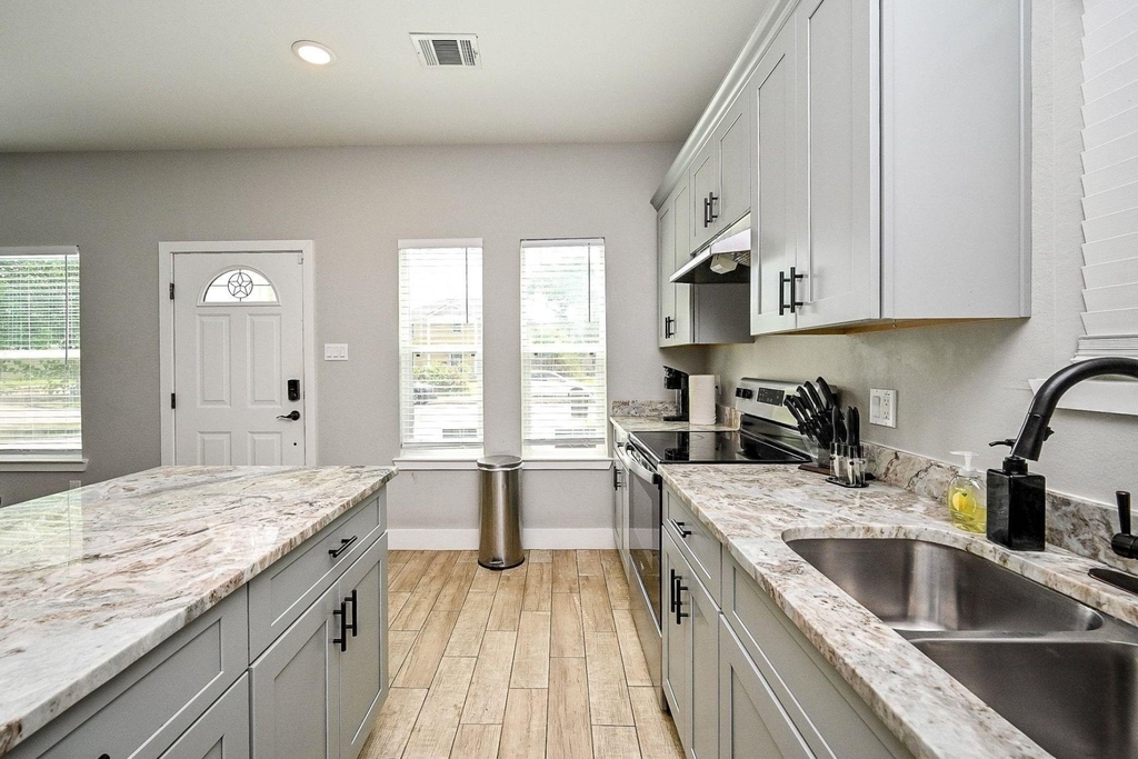 5007 Briscoe Street - Photo 3
