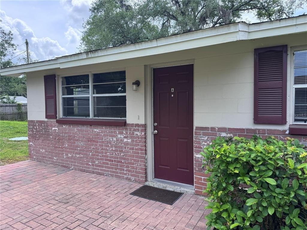 514 Winham Street - Photo 0