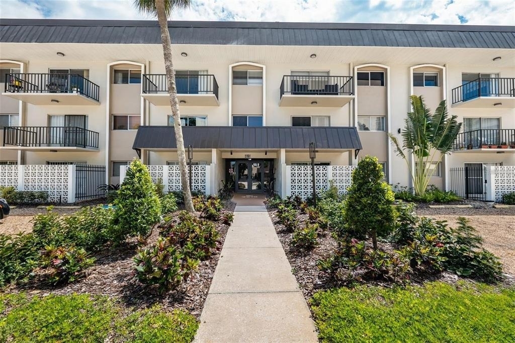 4610 W Gray Street - Photo 0