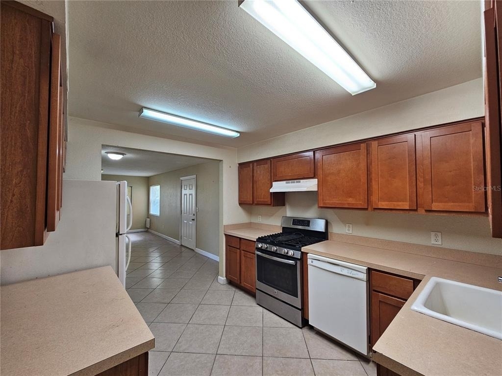 1365 Drew Street - Photo 5