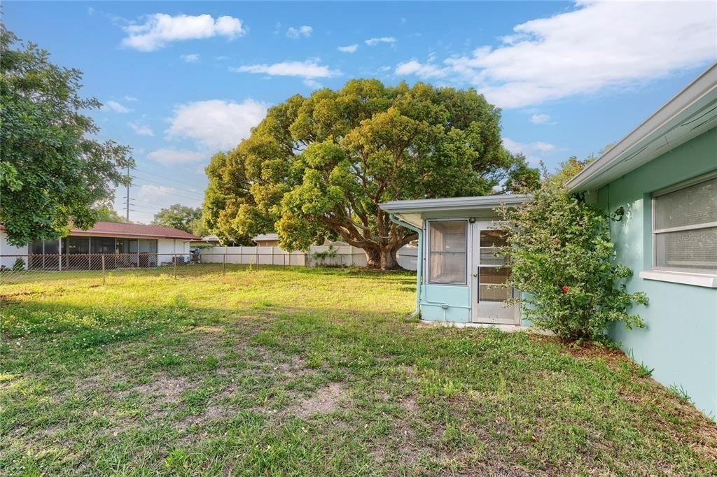 1248 Lazy Lake Road W - Photo 14