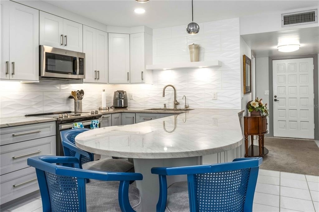 105 Island Way - Photo 4