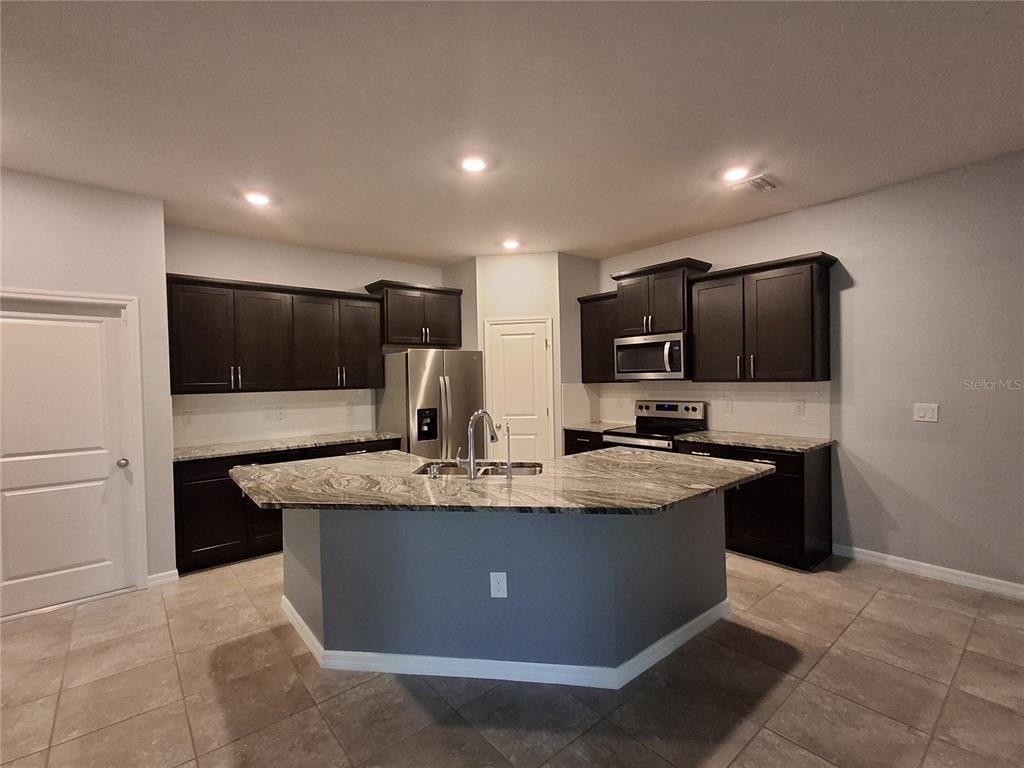 7891 Stonebrook Circle - Photo 10