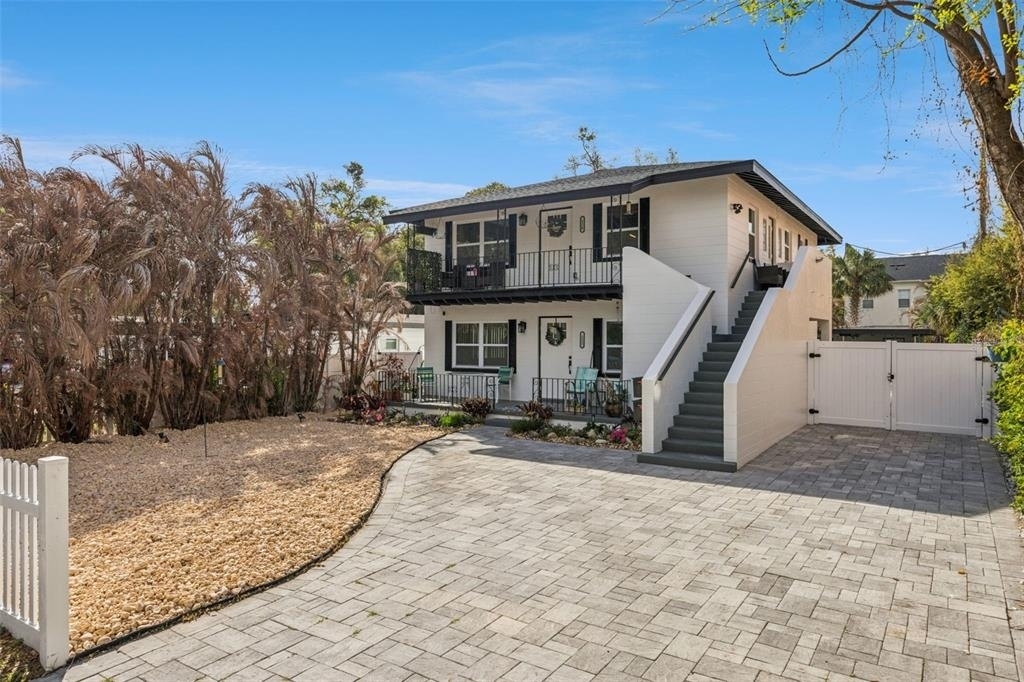 124 E Harding Street - Photo 2