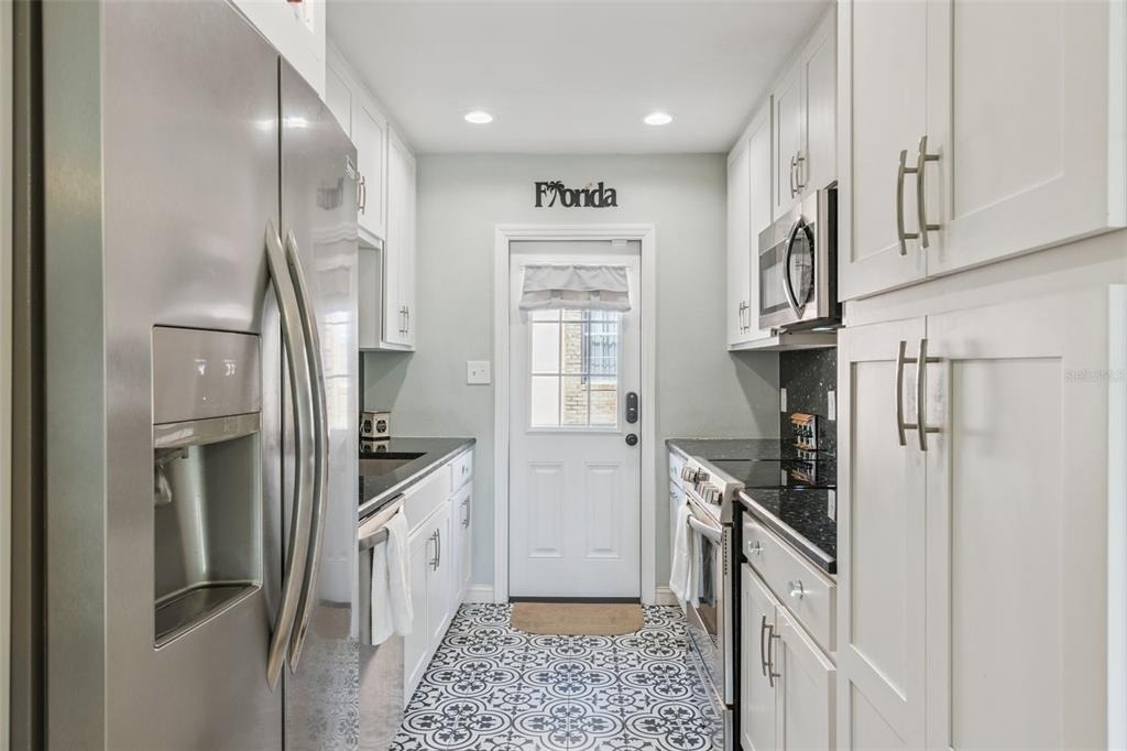 124 E Harding Street - Photo 10