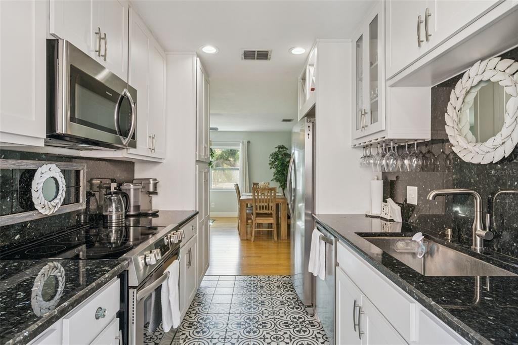 124 E Harding Street - Photo 7