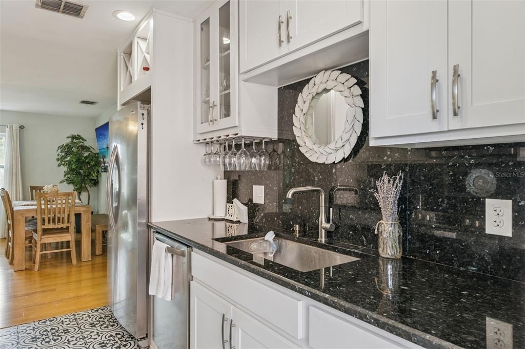124 E Harding Street - Photo 9