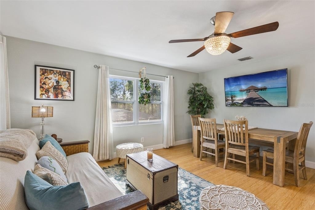 124 E Harding Street - Photo 4