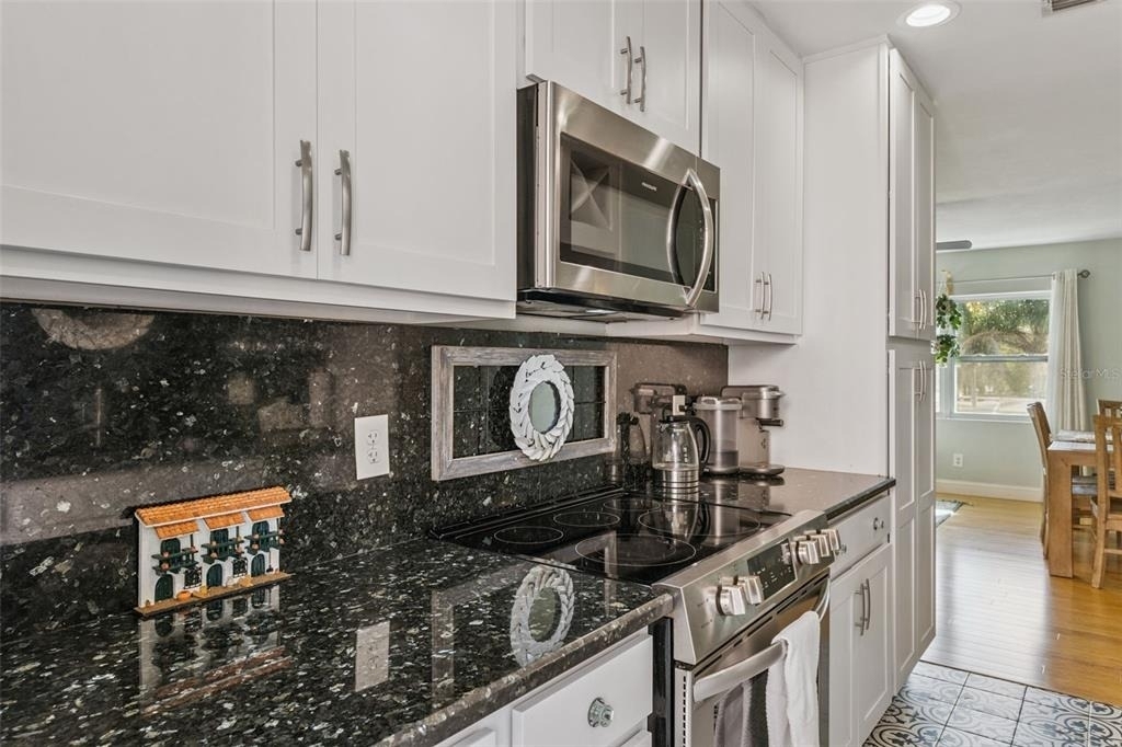 124 E Harding Street - Photo 8