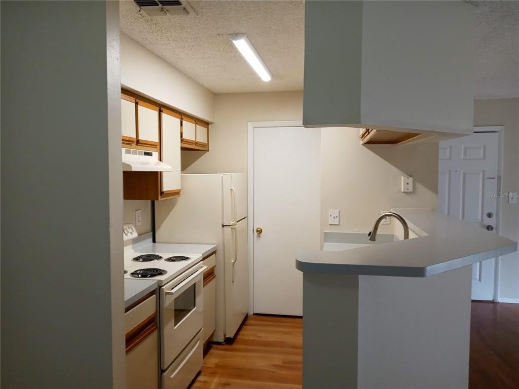 216 Afton Square - Photo 4