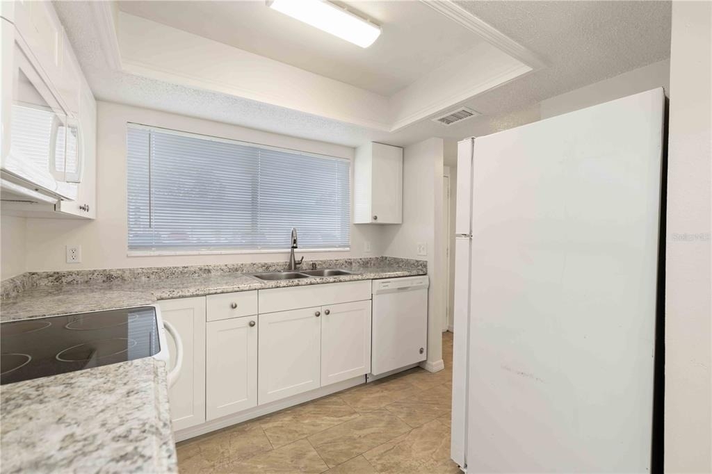 3569 Bee Ridge - Photo 11