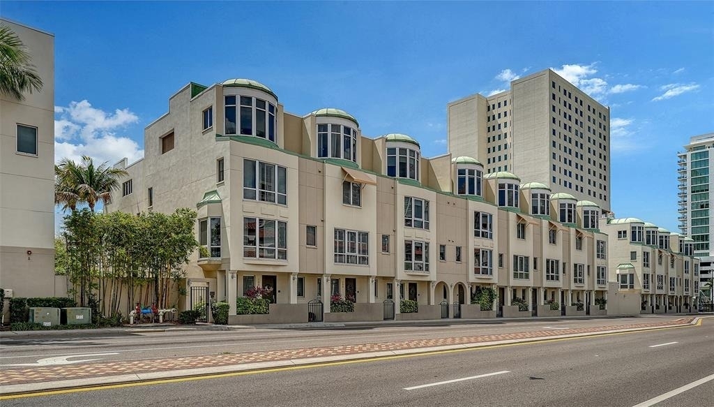 235 Cocoanut Avenue - Photo 0