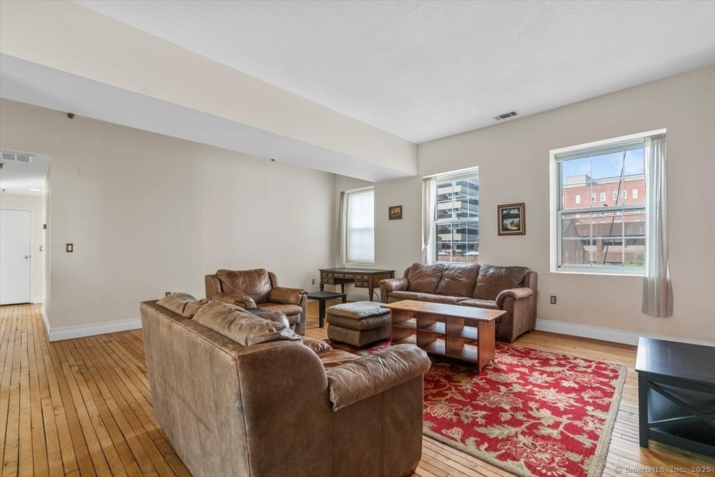 196 Crown Street - Photo 3
