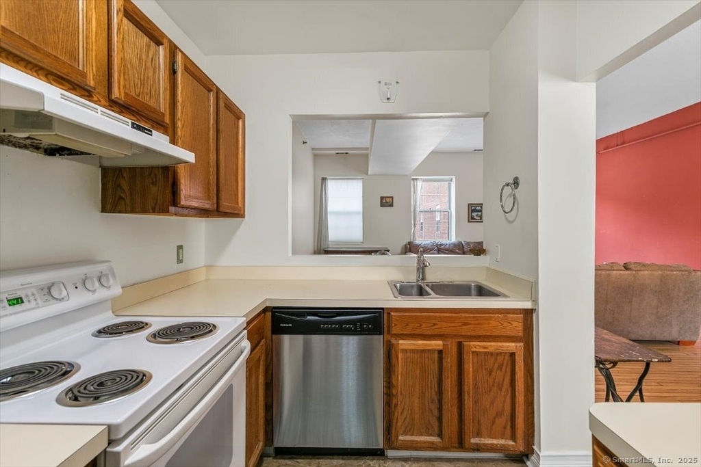 196 Crown Street - Photo 8