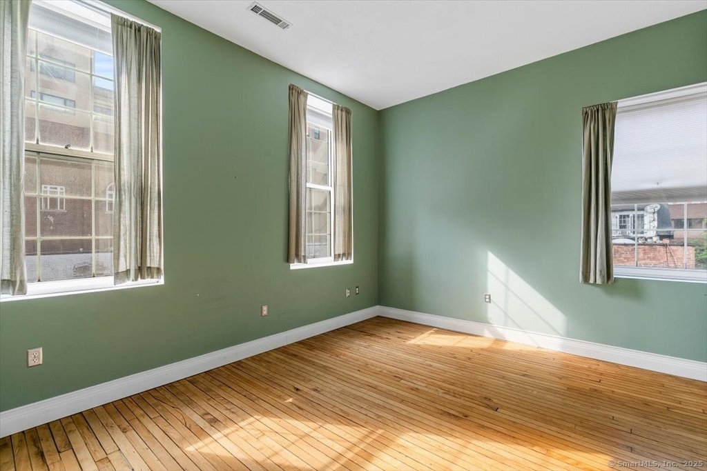 196 Crown Street - Photo 11