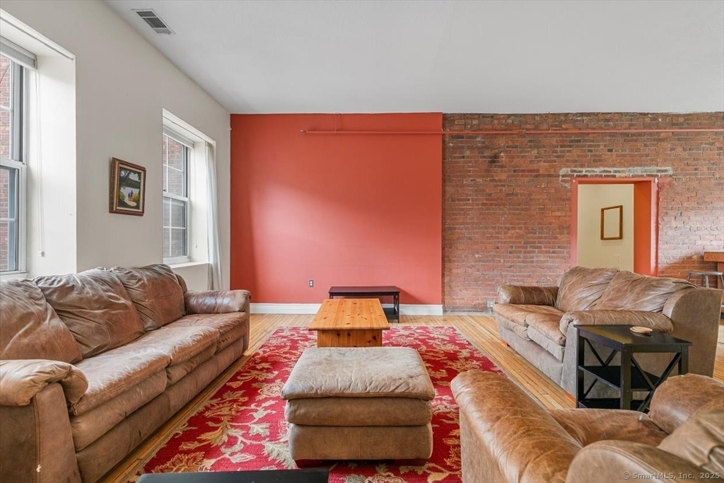 196 Crown Street - Photo 1