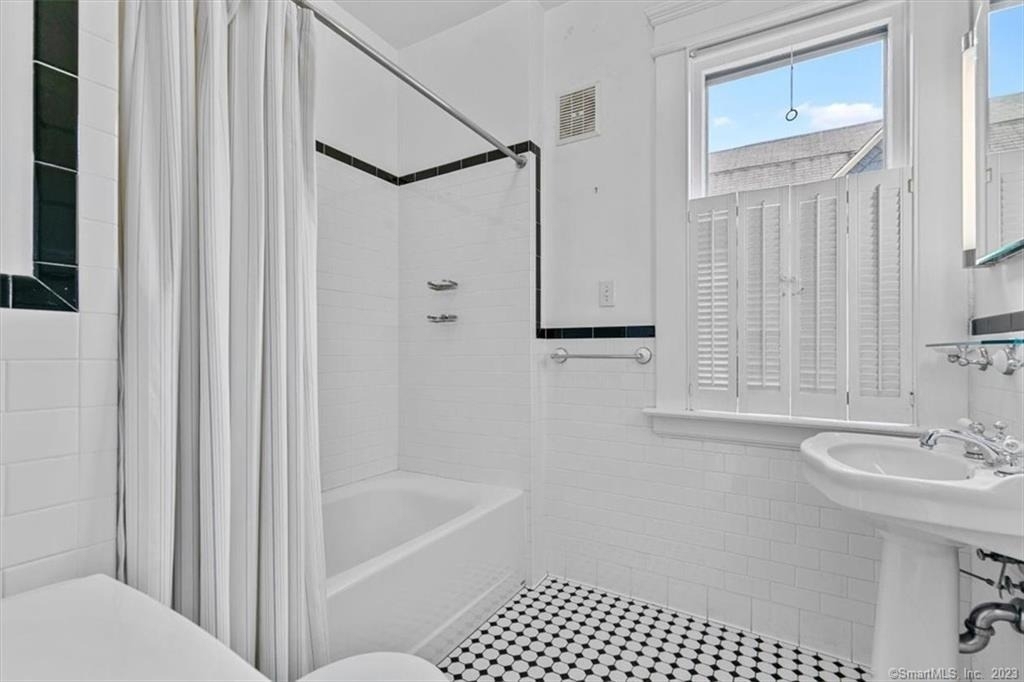 266 Everit Street - Photo 10