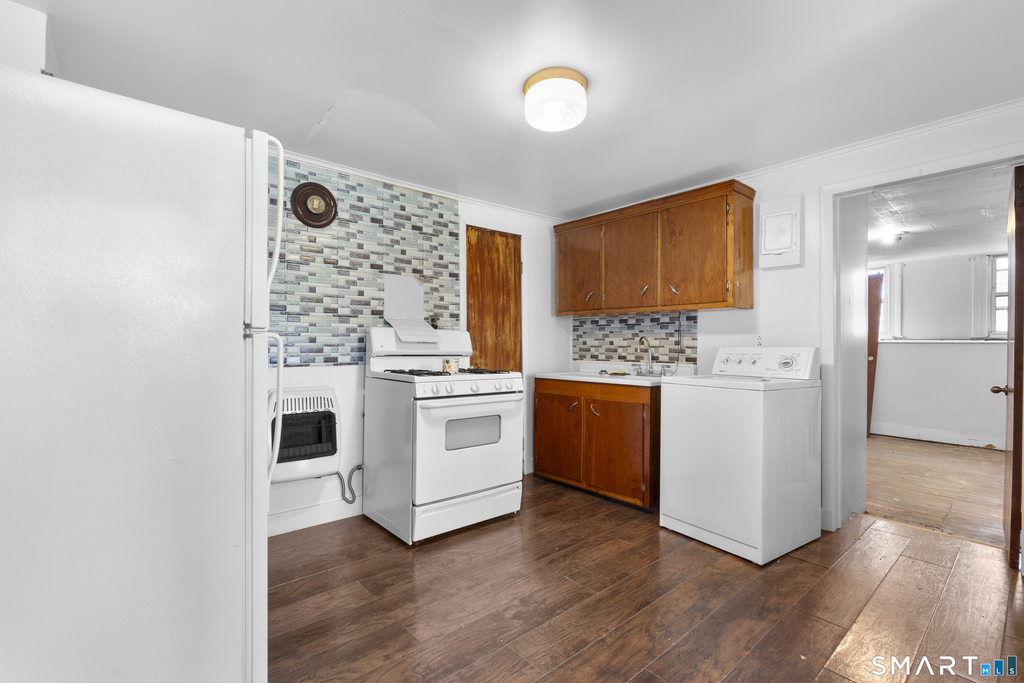 48 Anderson Street - Photo 1