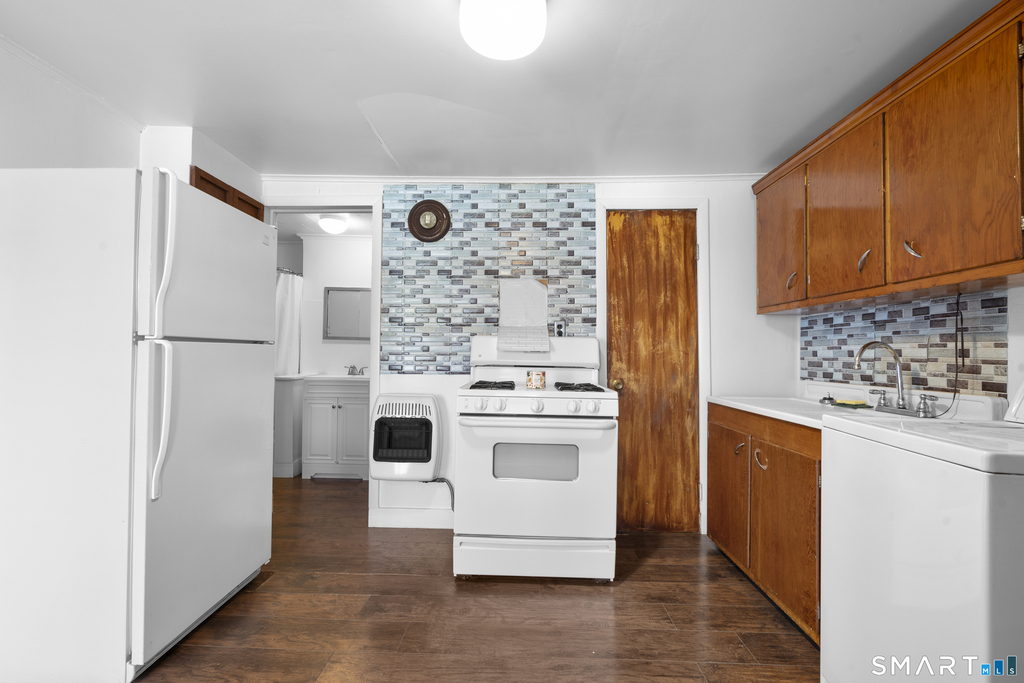 48 Anderson Street - Photo 2
