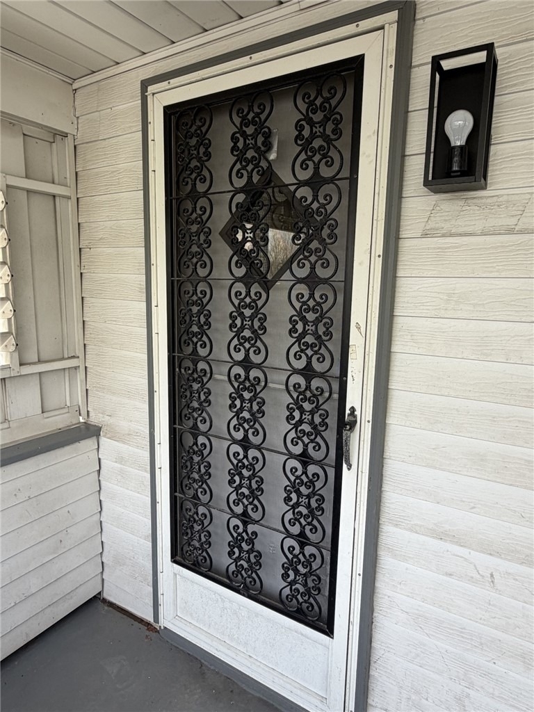 1154 Eisenhower Dr - Photo 3