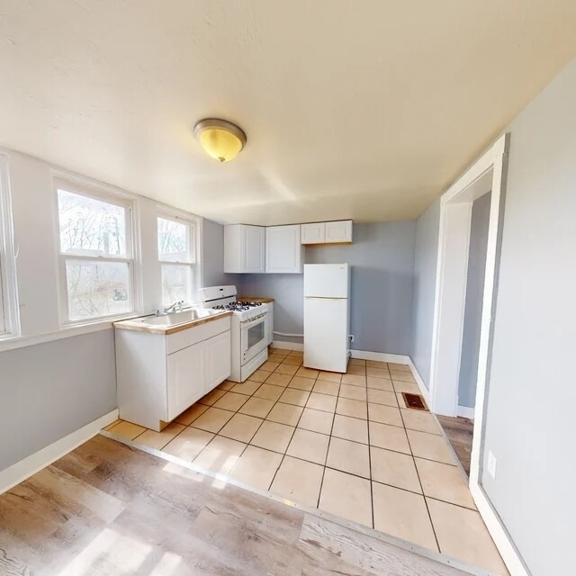 139 N Water Ave - Photo 2
