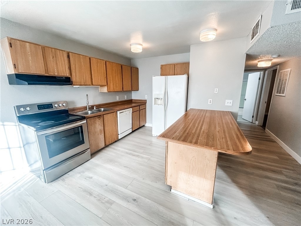 1305 Kari Lee Court - Photo 2