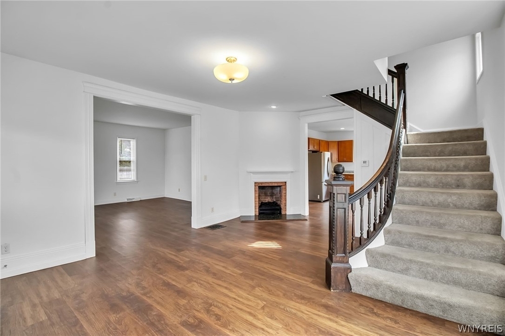 5849 Broadway Street - Photo 3