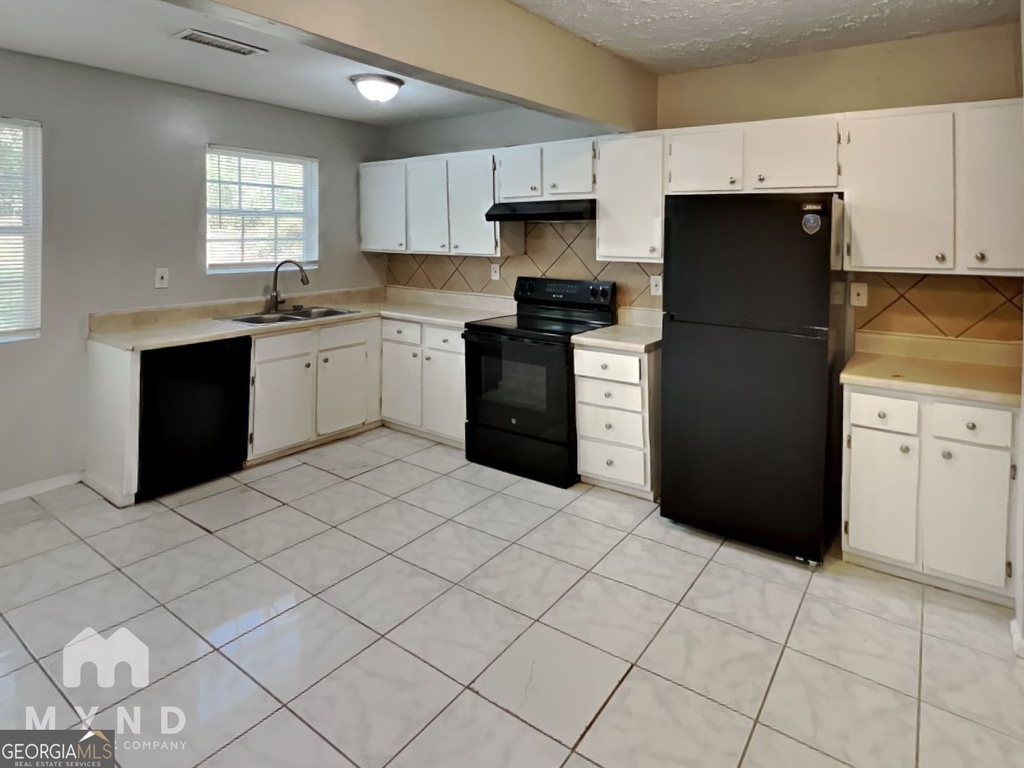450 Fairburn Road Nw - Photo 1