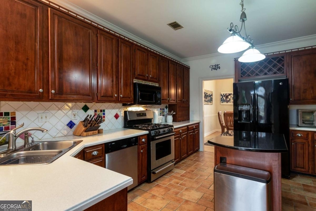 7155 Roswell Road - Photo 16