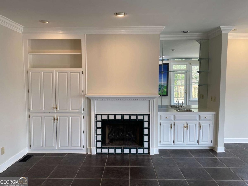 7155 Roswell Road - Photo 10