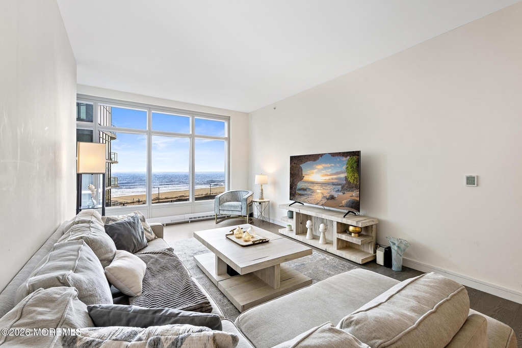 15 Morris Avenue - Photo 0