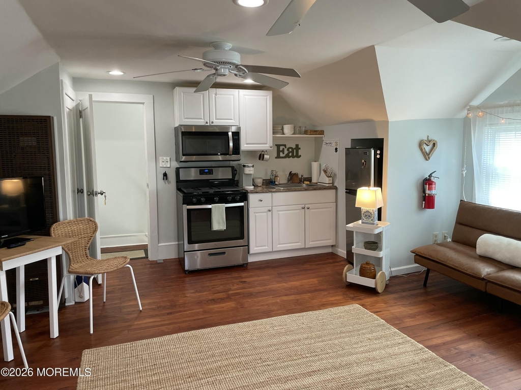 205 1/2 Euclid Avenue - Photo 1