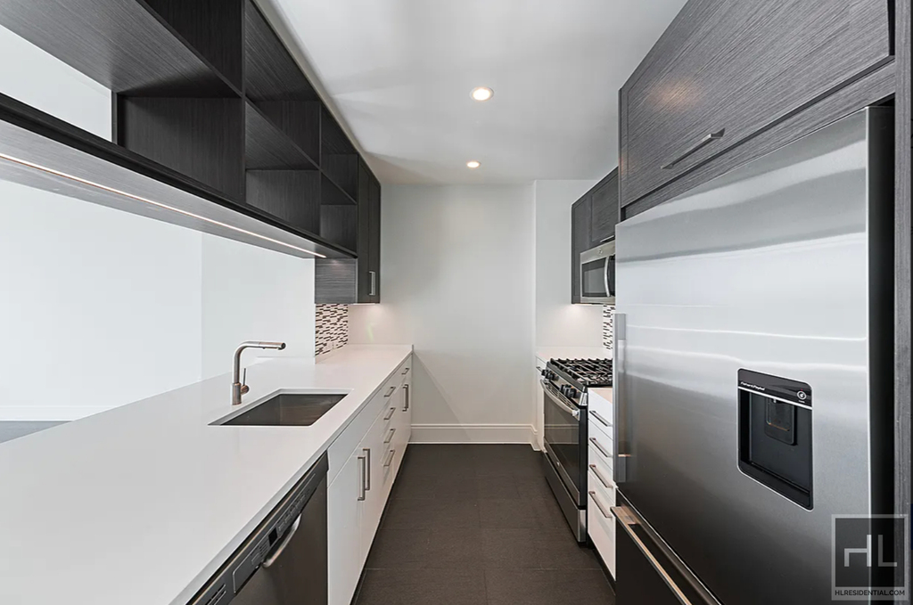 10th Avenue - Photo 2