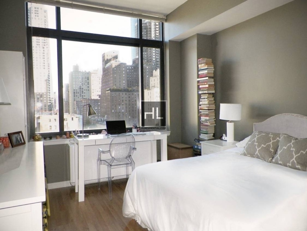 West 55th Street - Photo 3