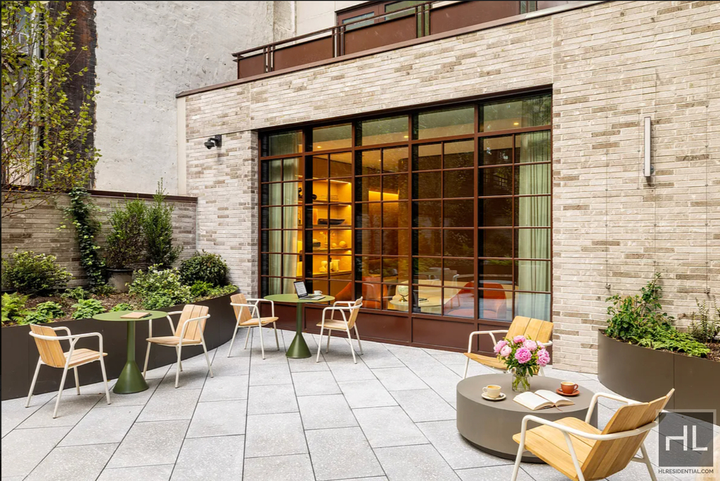 East 50 Street - Photo 9