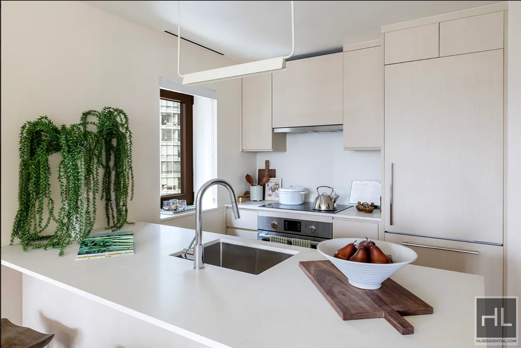 East 50 Street - Photo 5