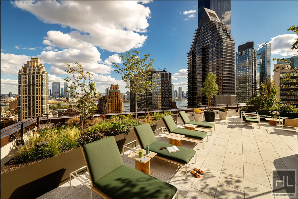 East 50 Street - Photo 15