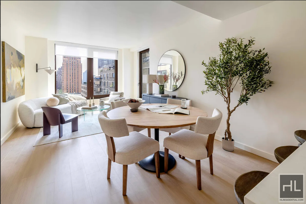 East 50 Street - Photo 2