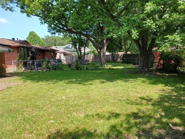 1102 11th Street - Photo 2