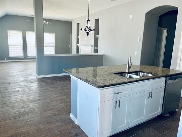 548 Kerry Street - Photo 2