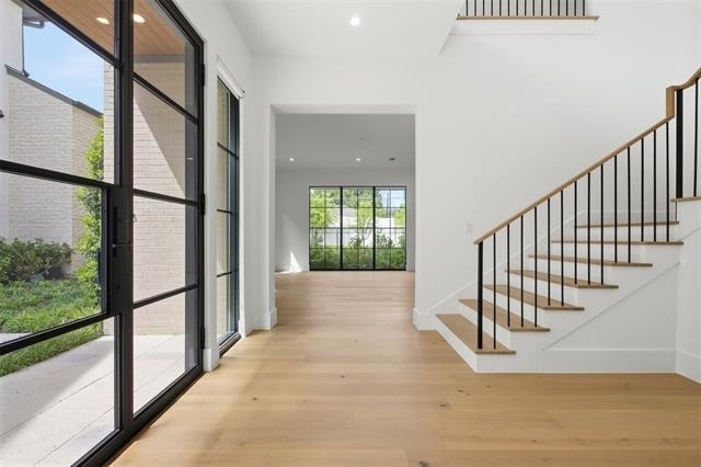 9855 Kingsway Avenue - Photo 3
