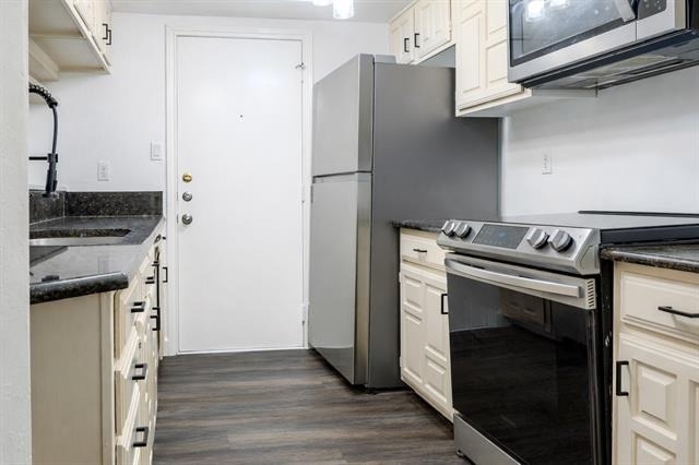 3105 San Jacinto Street - Photo 2