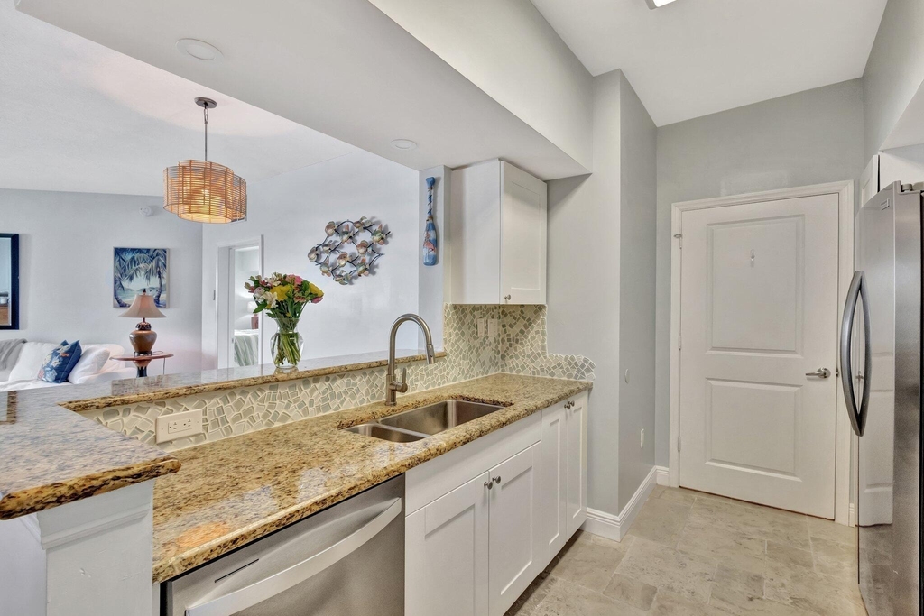 975 Nw Flagler Avenue - Photo 8