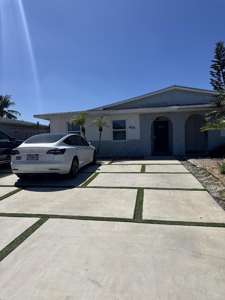 5605 Sw 24th Avenue - Photo 1