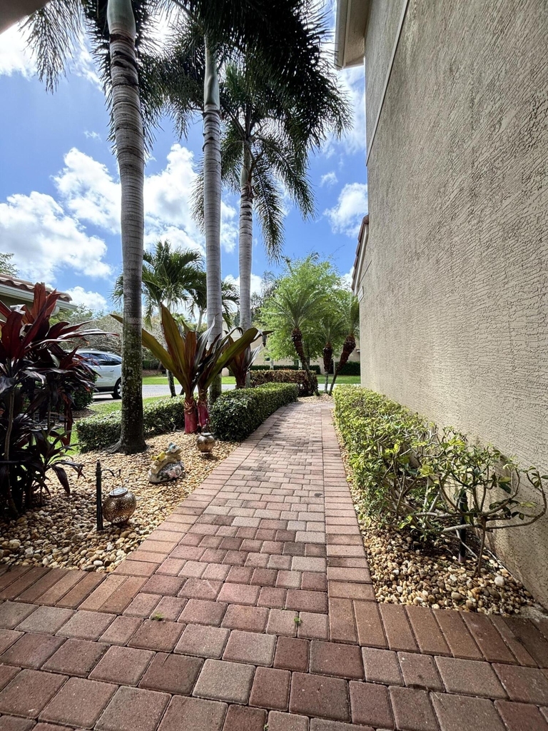 8219 Calabria Lakes Drive - Photo 82
